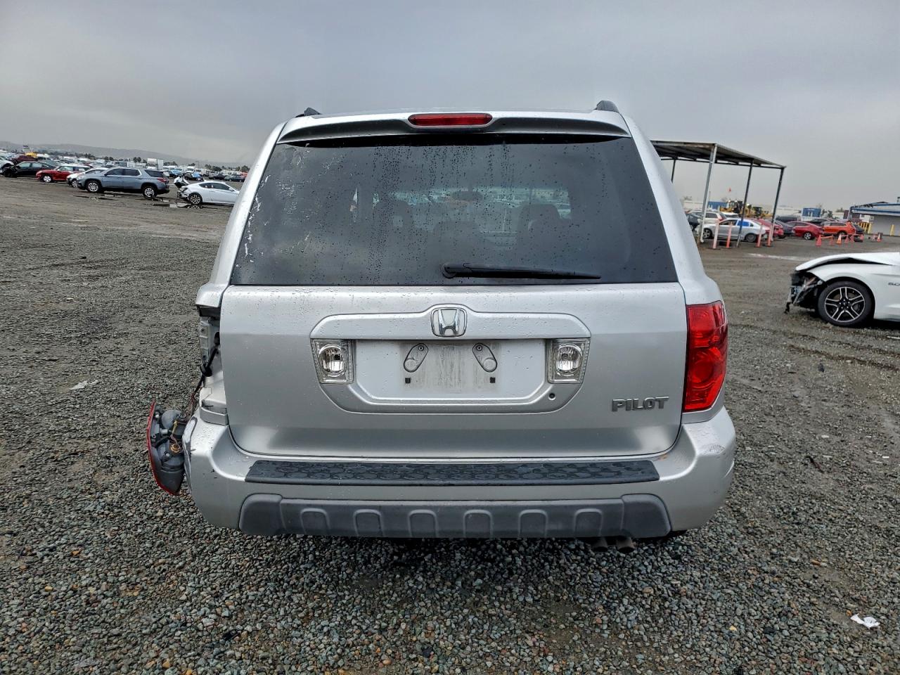2005 HONDA PILOT photo 6
