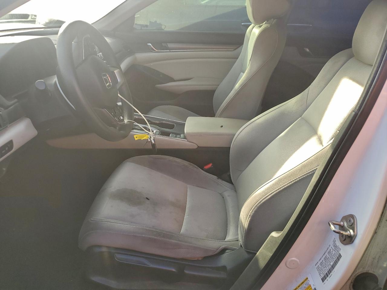 2020 HONDA ACCORD LX photo 19