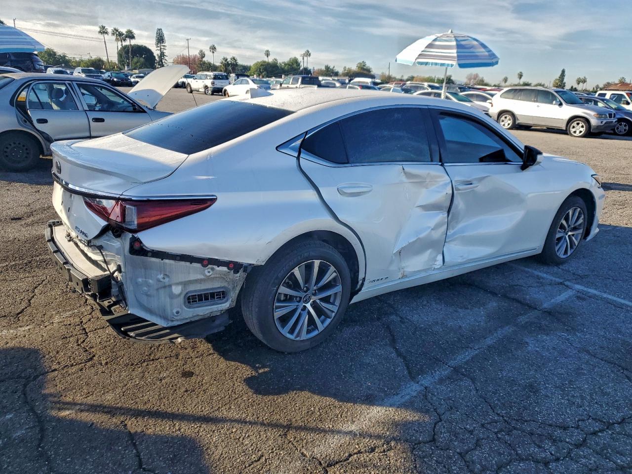 2021 LEXUS ES 300H BASE photo 3
