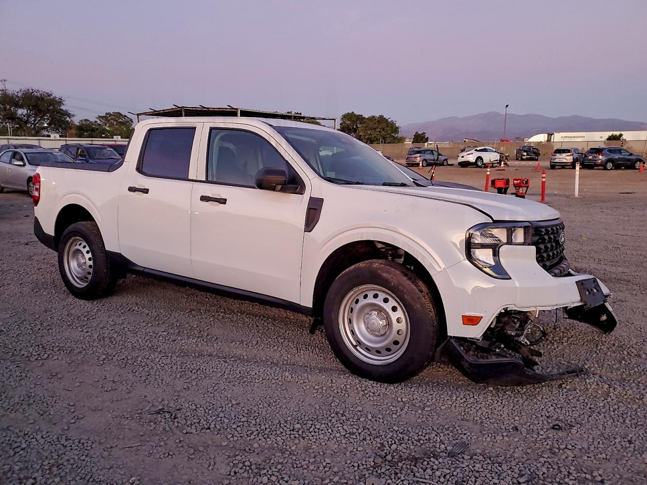 2025 FORD MAVERICK XL photo 4