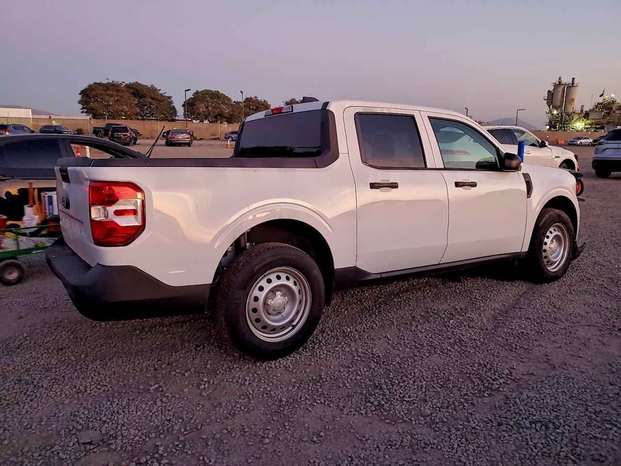 2025 FORD MAVERICK XL photo 3