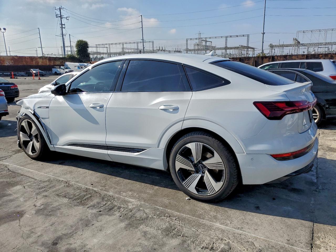 2021 AUDI E-TRON SPORTBACK PRESTIGE photo 2