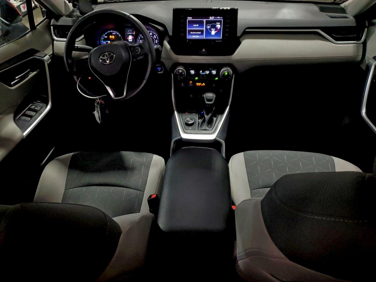 2022 TOYOTA RAV4 XLE photo 22