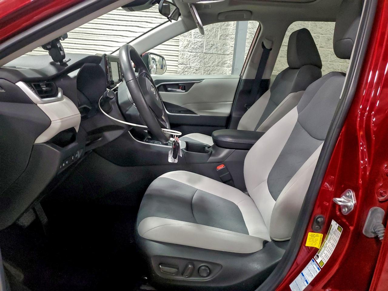 2022 TOYOTA RAV4 XLE photo 19