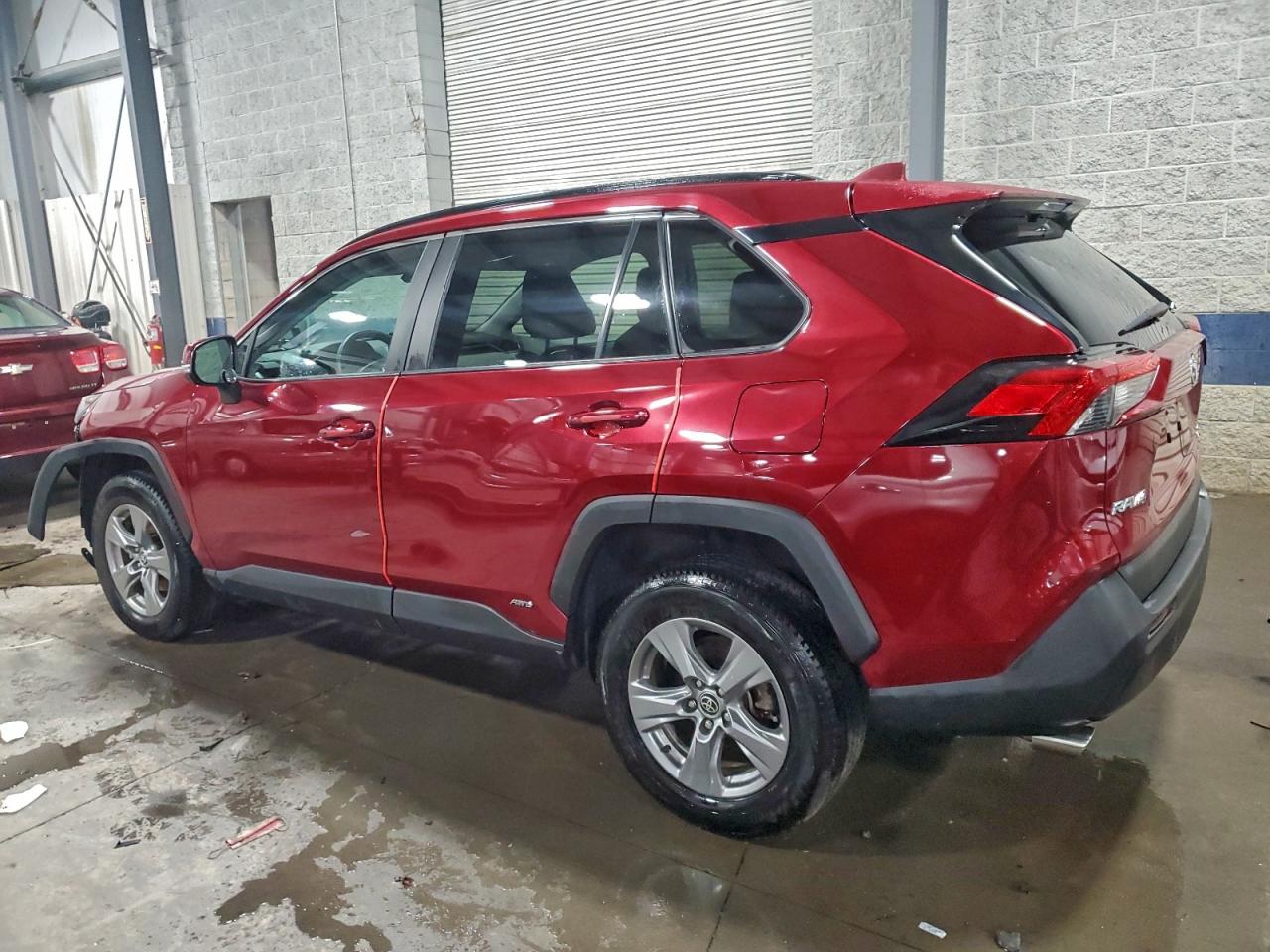 2022 TOYOTA RAV4 XLE photo 4