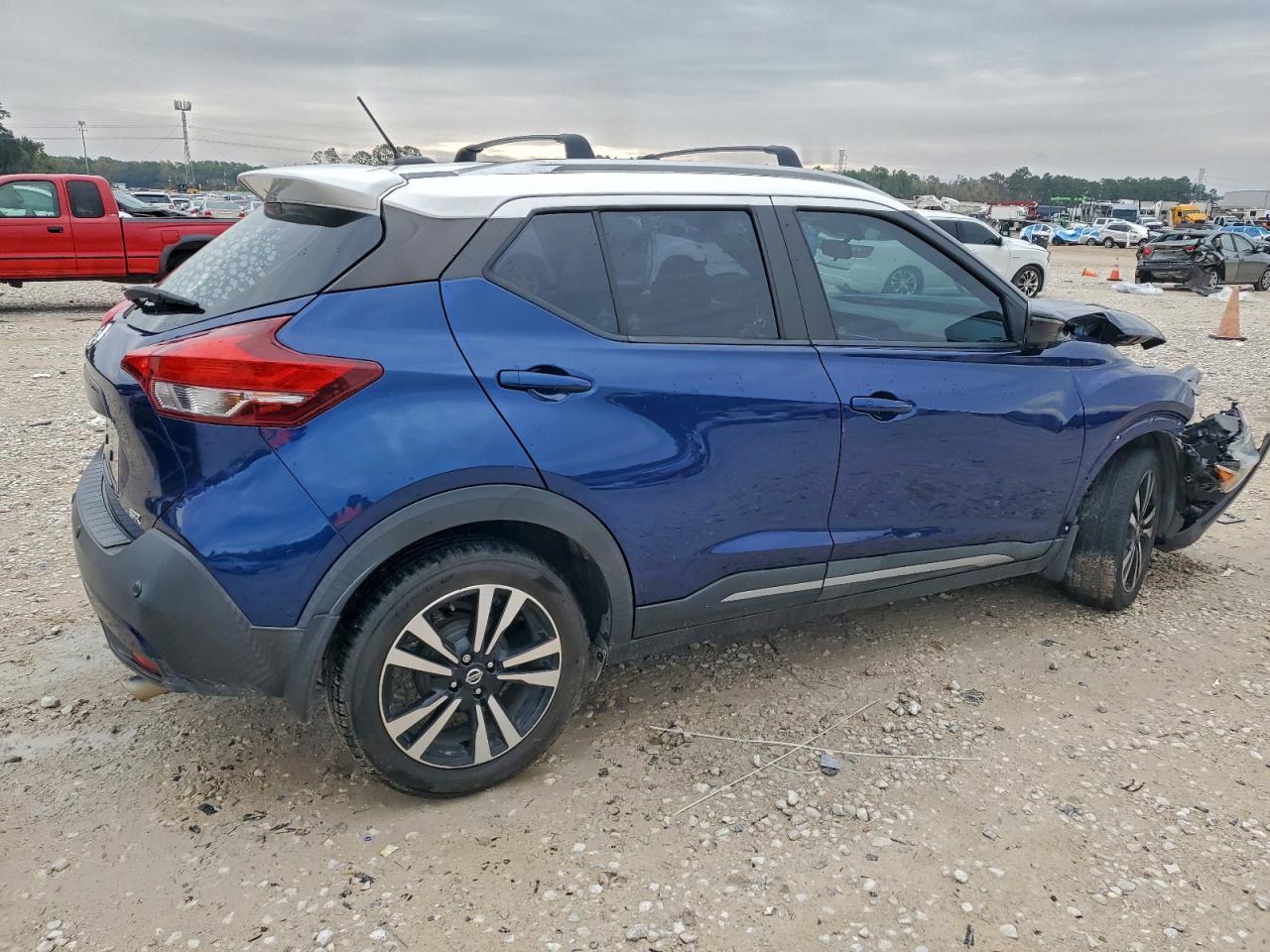 2020 NISSAN KICKS SR photo 5