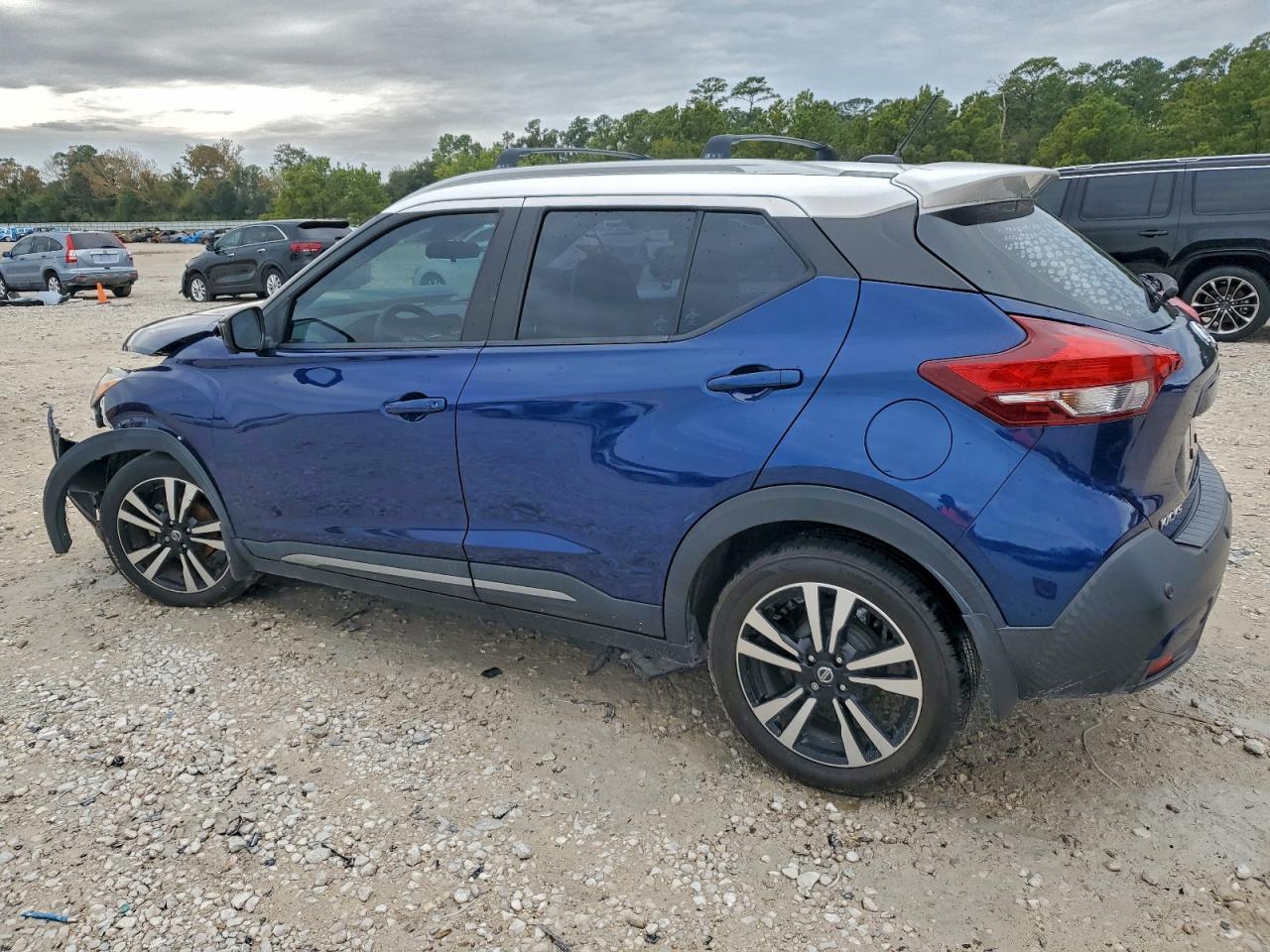 2020 NISSAN KICKS SR photo 3