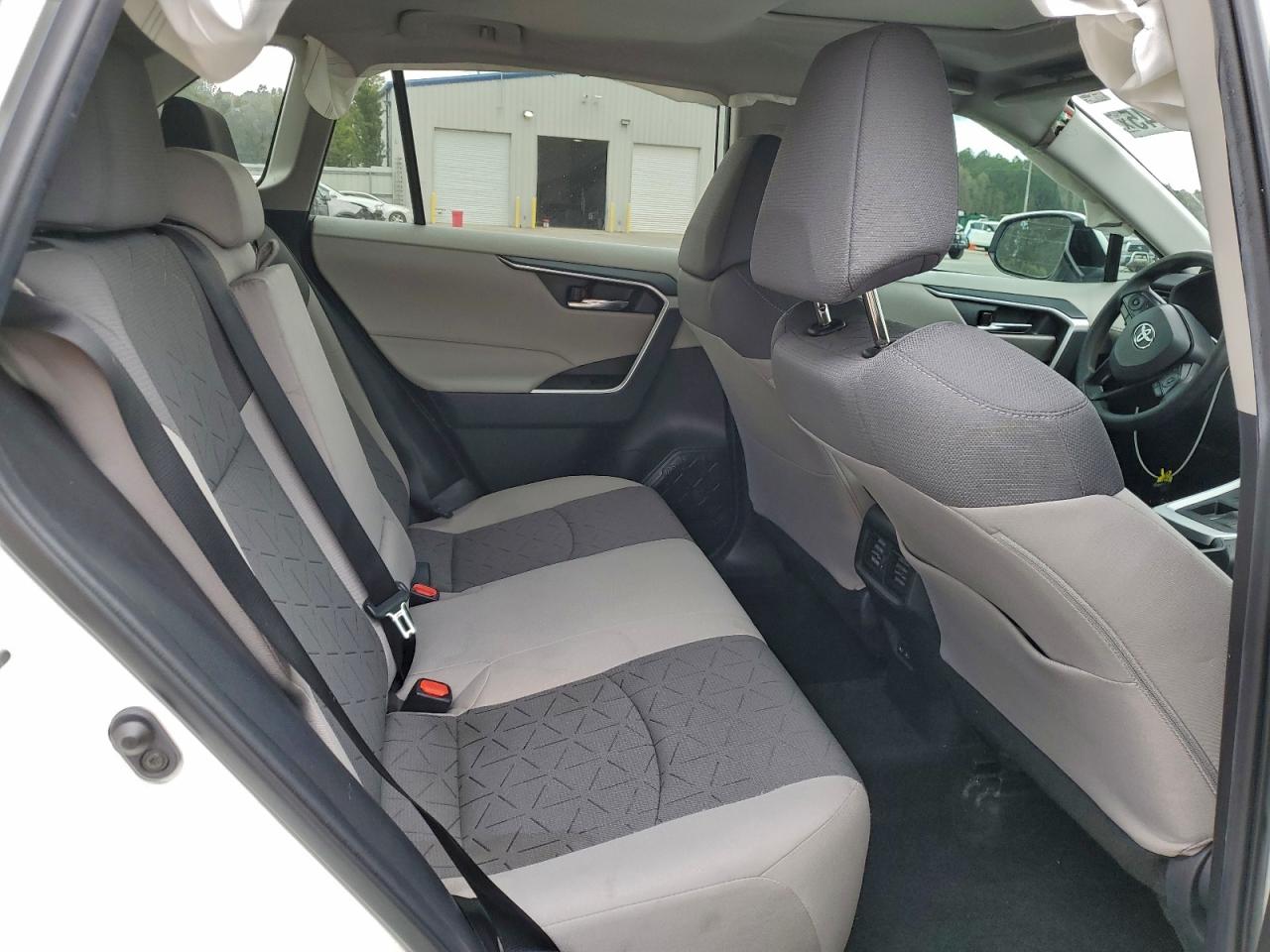 2022 TOYOTA RAV4 XLE photo 21