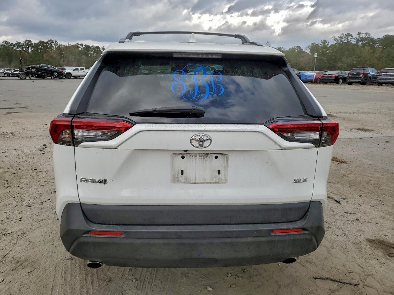 2022 TOYOTA RAV4 XLE photo 11