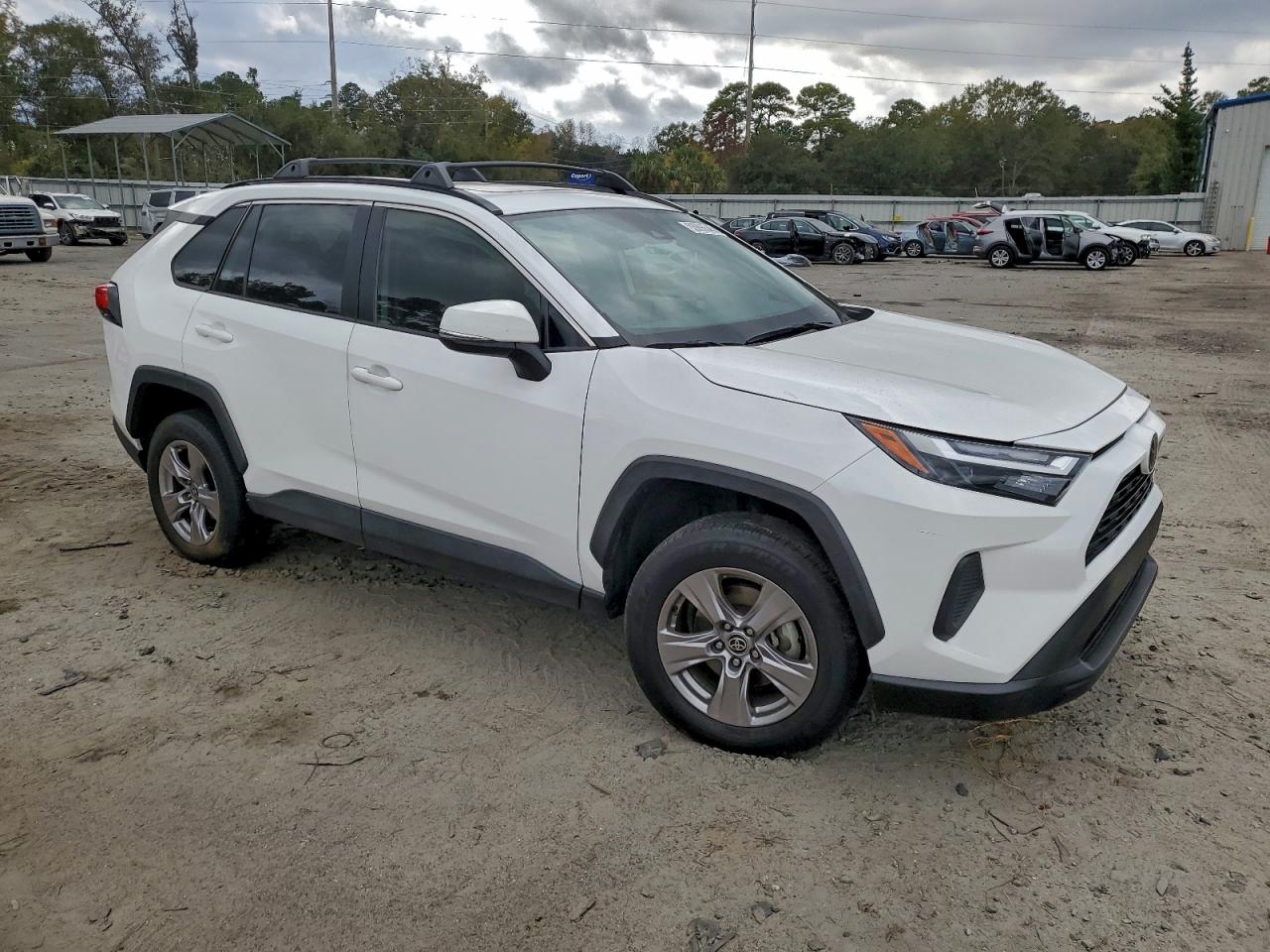 2022 TOYOTA RAV4 XLE photo 7