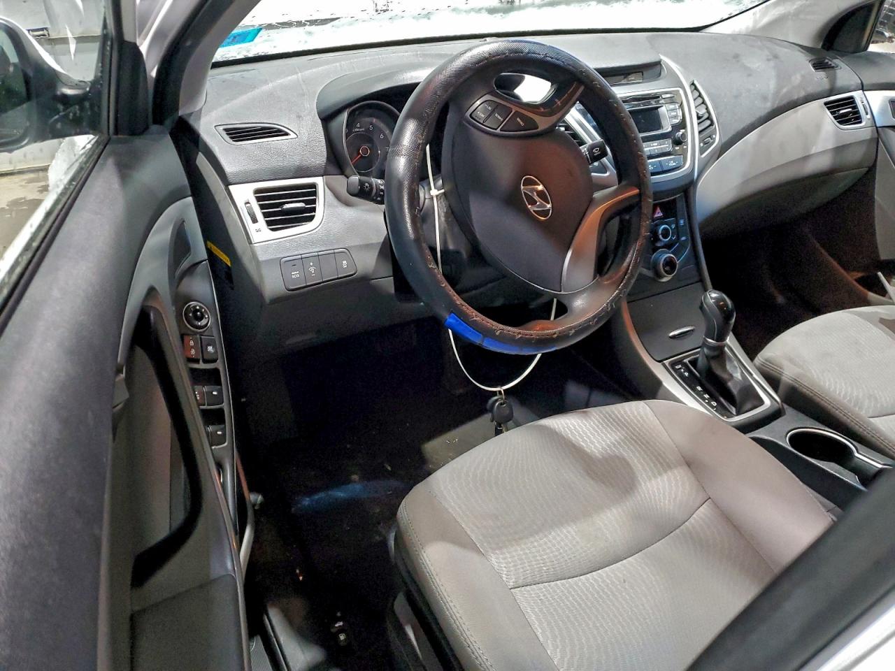 2016 HYUNDAI ELANTRA photo 8