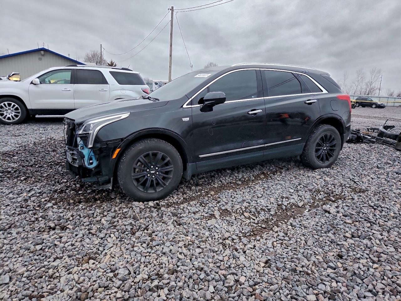 2017 CADILLAC XT5 photo 2
