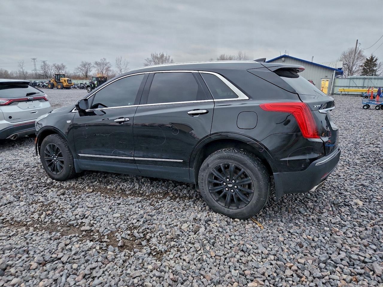 2017 CADILLAC XT5 photo 3