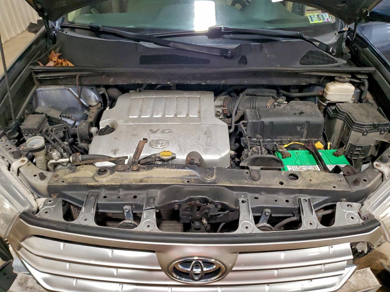 2012 TOYOTA HIGHLANDER SE photo 12