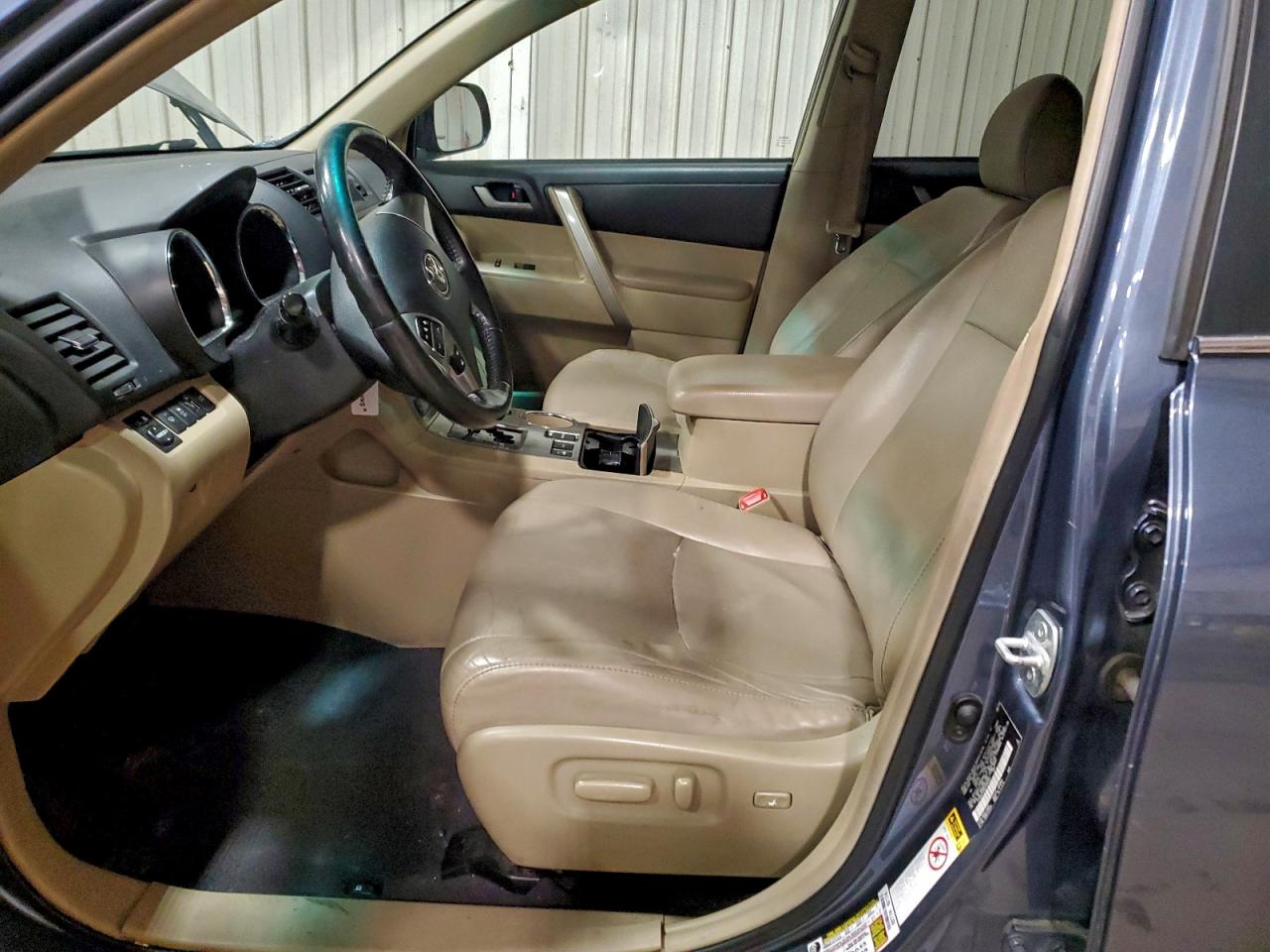 2012 TOYOTA HIGHLANDER SE photo 7