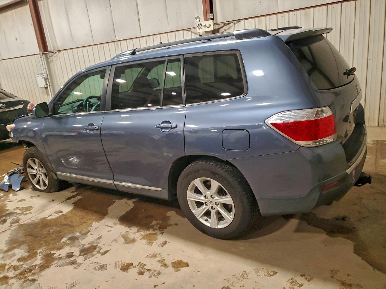 2012 TOYOTA HIGHLANDER SE photo 2