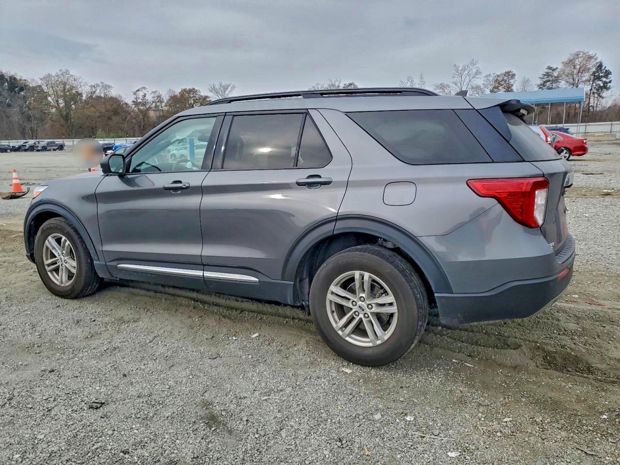 2024 FORD EXPLORER XLT photo 2