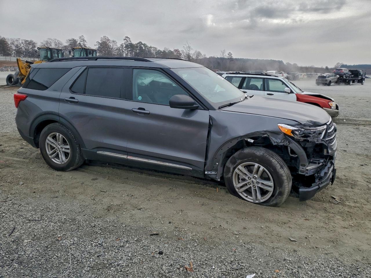2024 FORD EXPLORER XLT photo 4