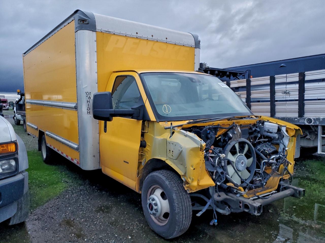 2022 GMC SAVANA BOX TRUCK photo 10
