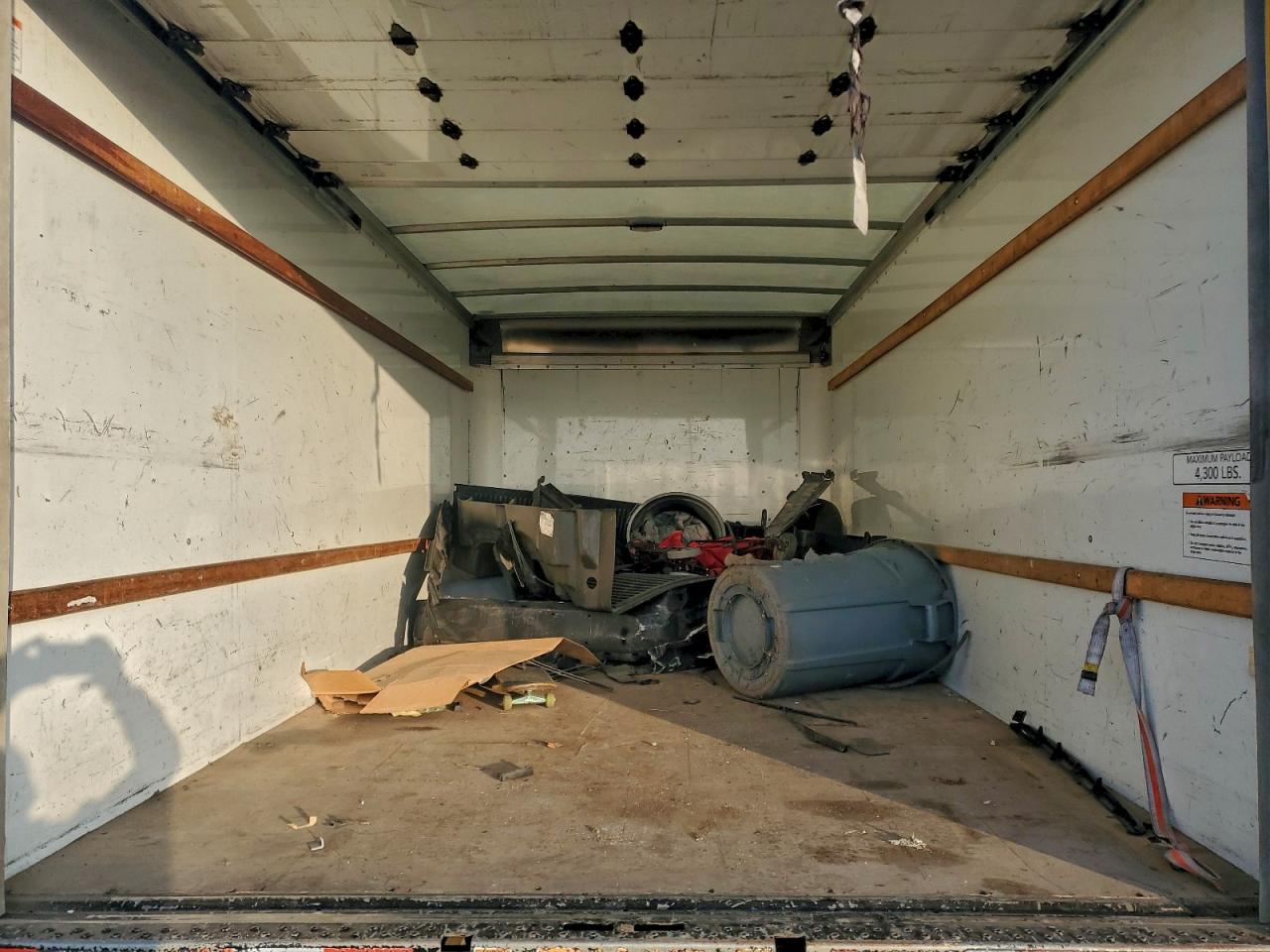 2022 GMC SAVANA BOX TRUCK photo 28