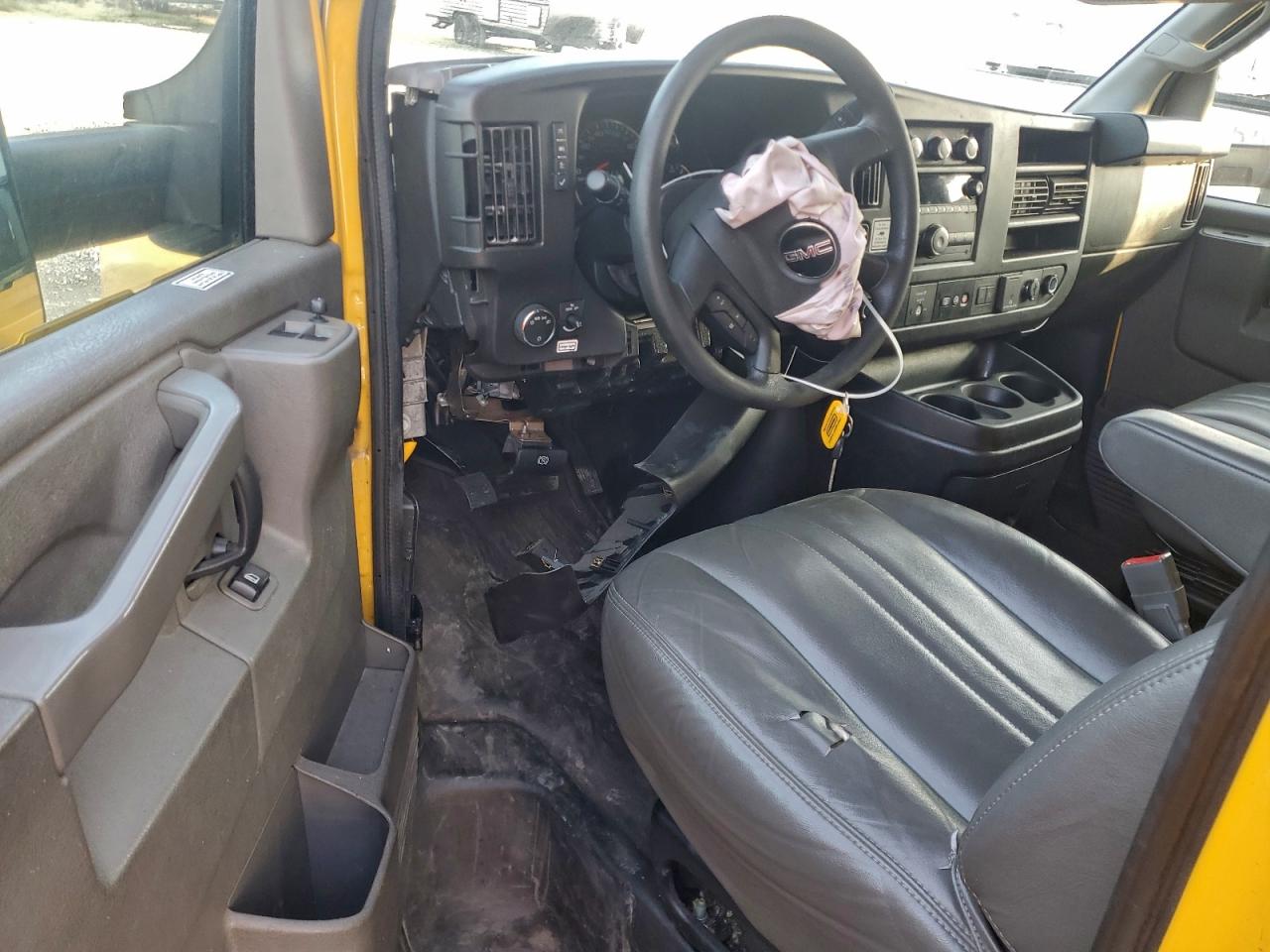 2022 GMC SAVANA BOX TRUCK photo 22