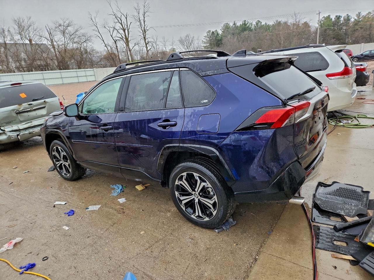 2022 TOYOTA RAV4 PRIME XSE photo 2