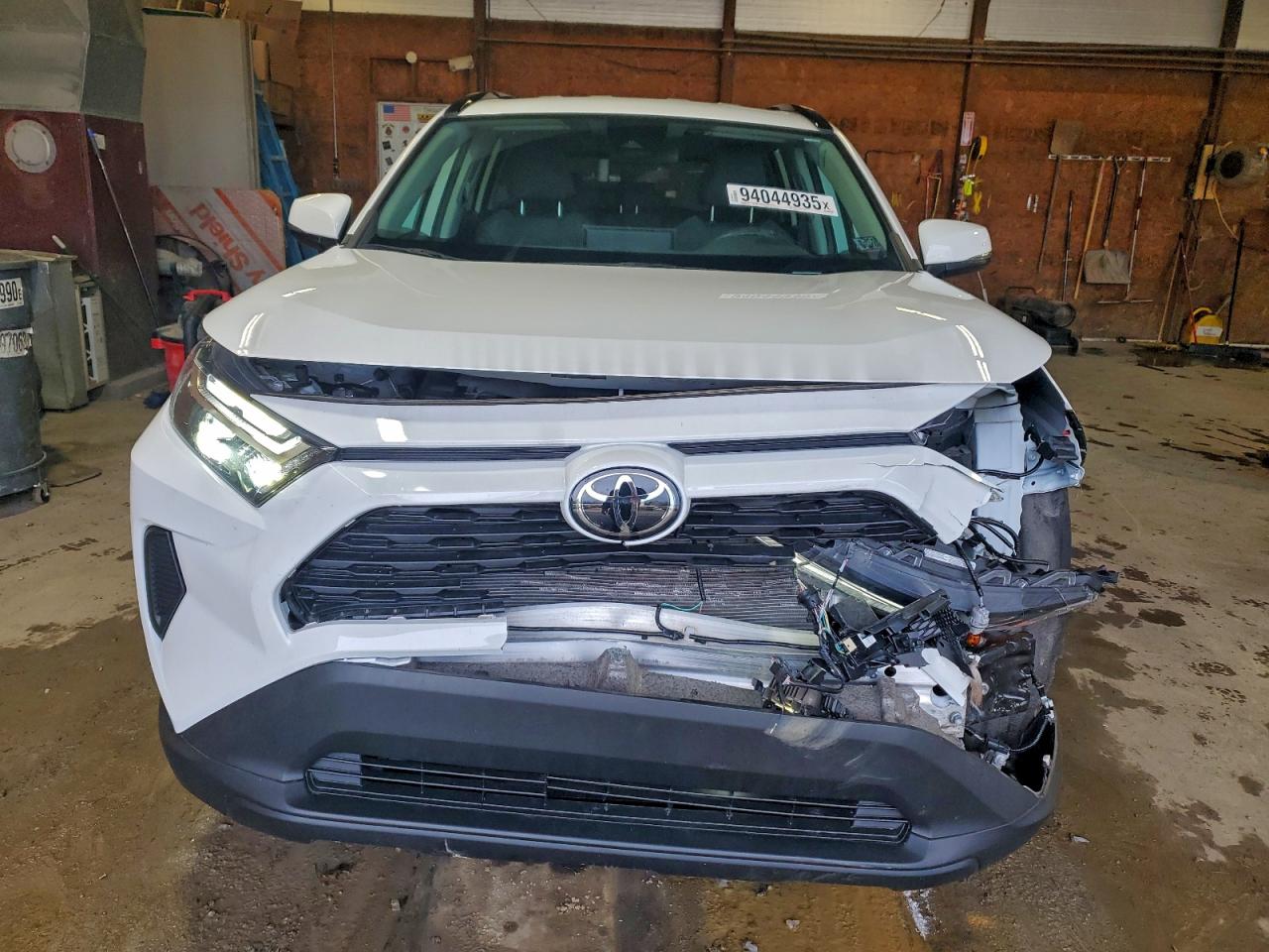 2024 TOYOTA RAV4 XLE photo 9
