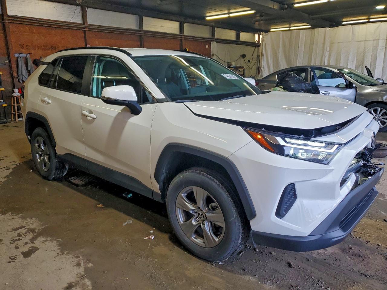 2024 TOYOTA RAV4 XLE photo 7