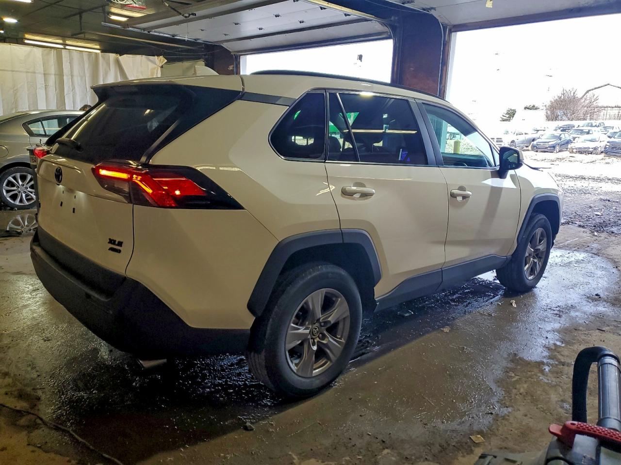 2024 TOYOTA RAV4 XLE photo 5