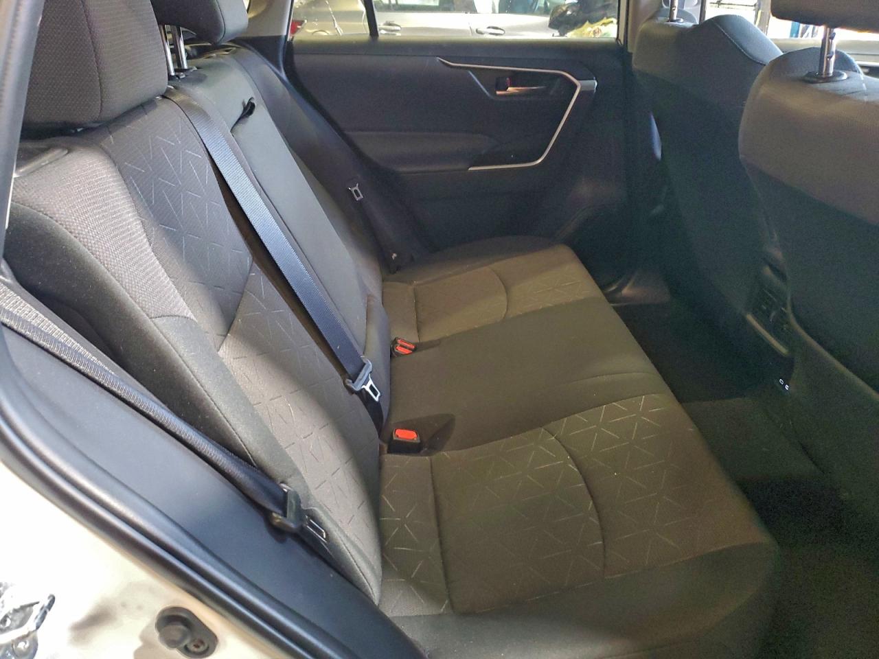 2024 TOYOTA RAV4 XLE photo 21