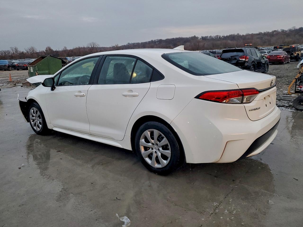 2021 TOYOTA COROLLA LE photo 3
