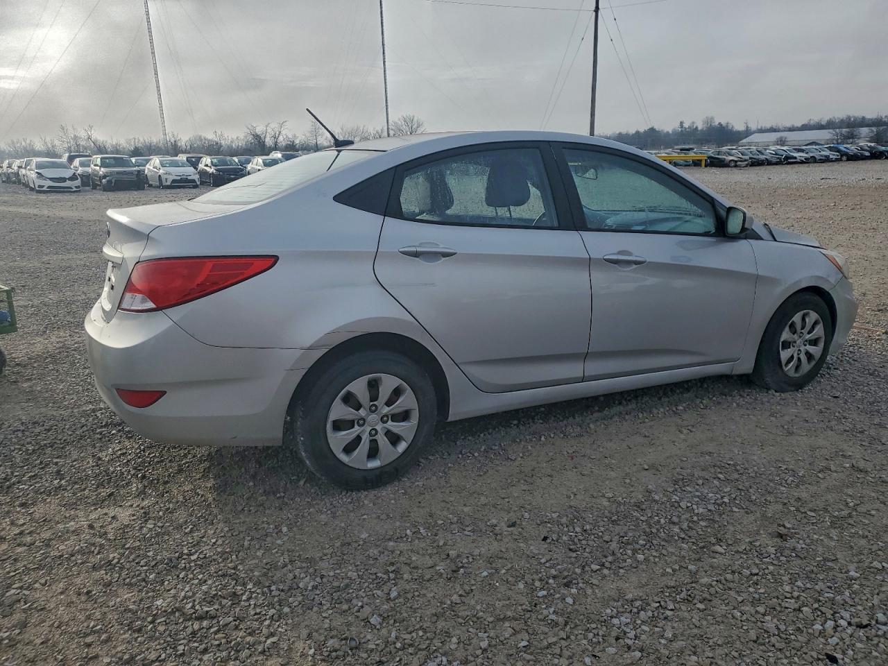 2016 HYUNDAI ACCENT SE photo 3