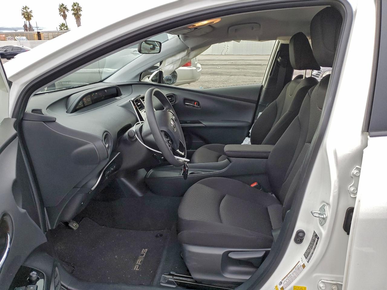2019 TOYOTA PRIUS photo 7