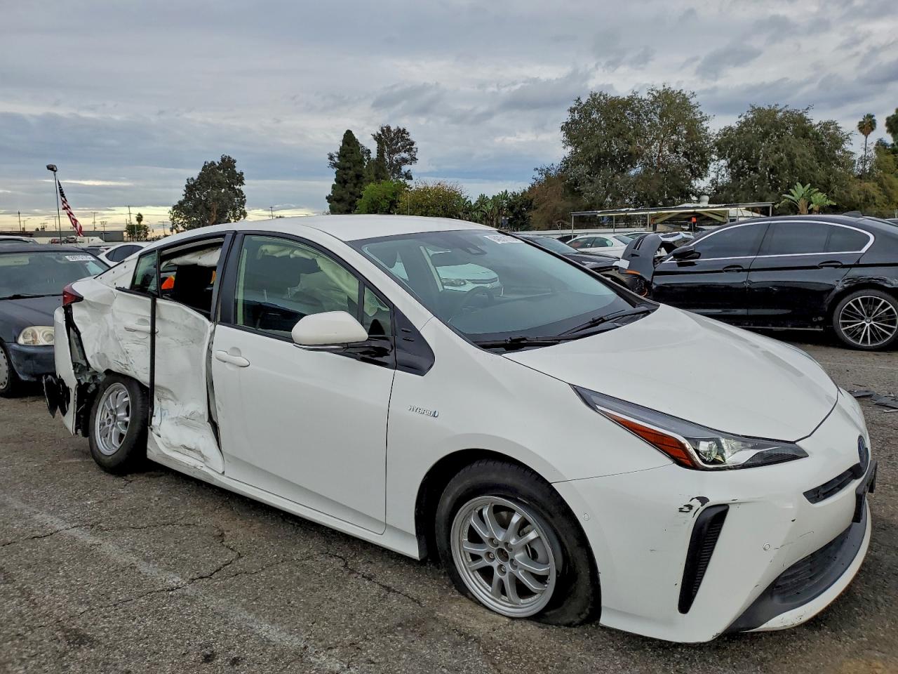 2019 TOYOTA PRIUS photo 4
