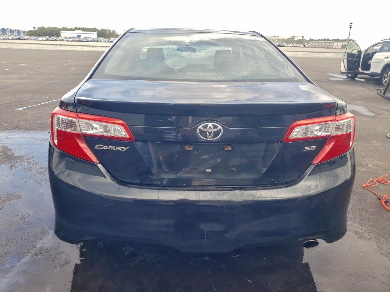 2012 TOYOTA CAMRY photo 11