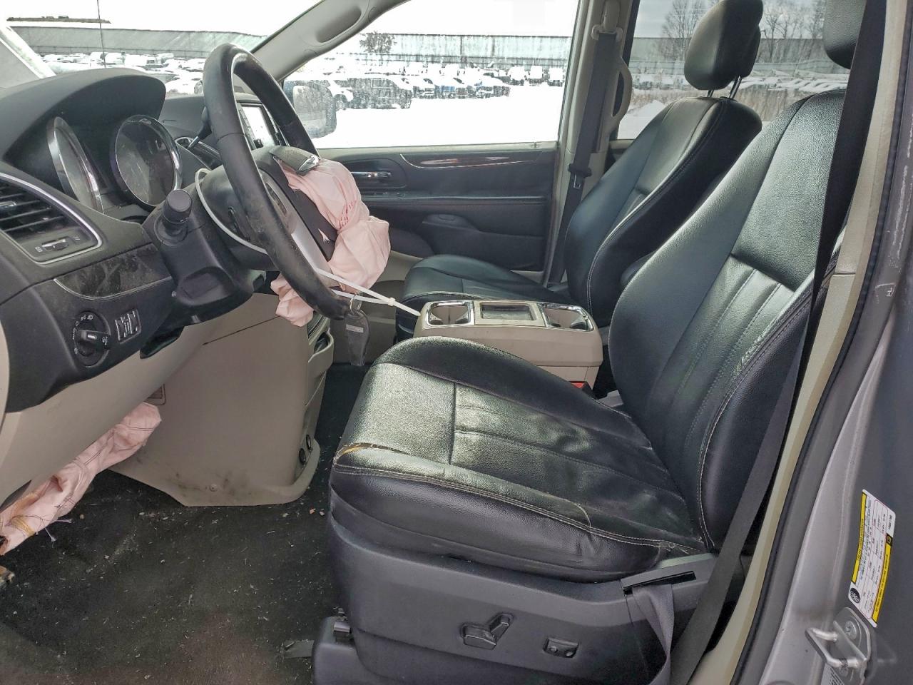 2015 CHRYSLER TOWN & COUNTRY TOURING photo 13
