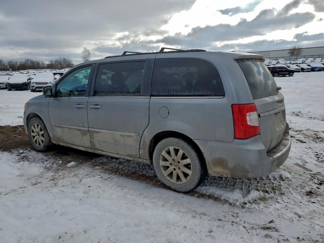 2015 CHRYSLER TOWN & COUNTRY TOURING photo 3