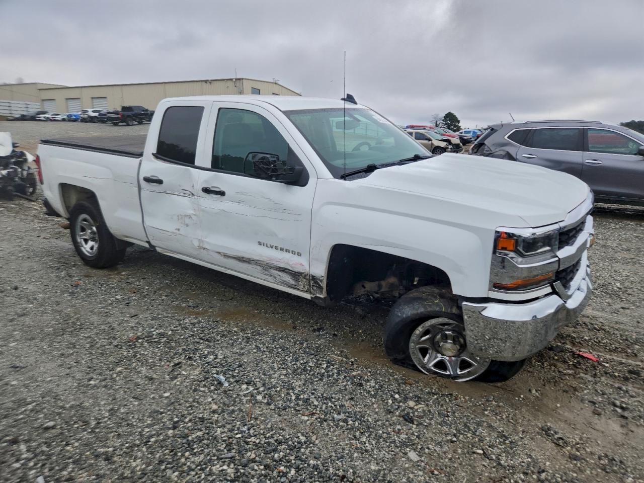 2017 CHEVROLET SILVERADO C1500 photo 4