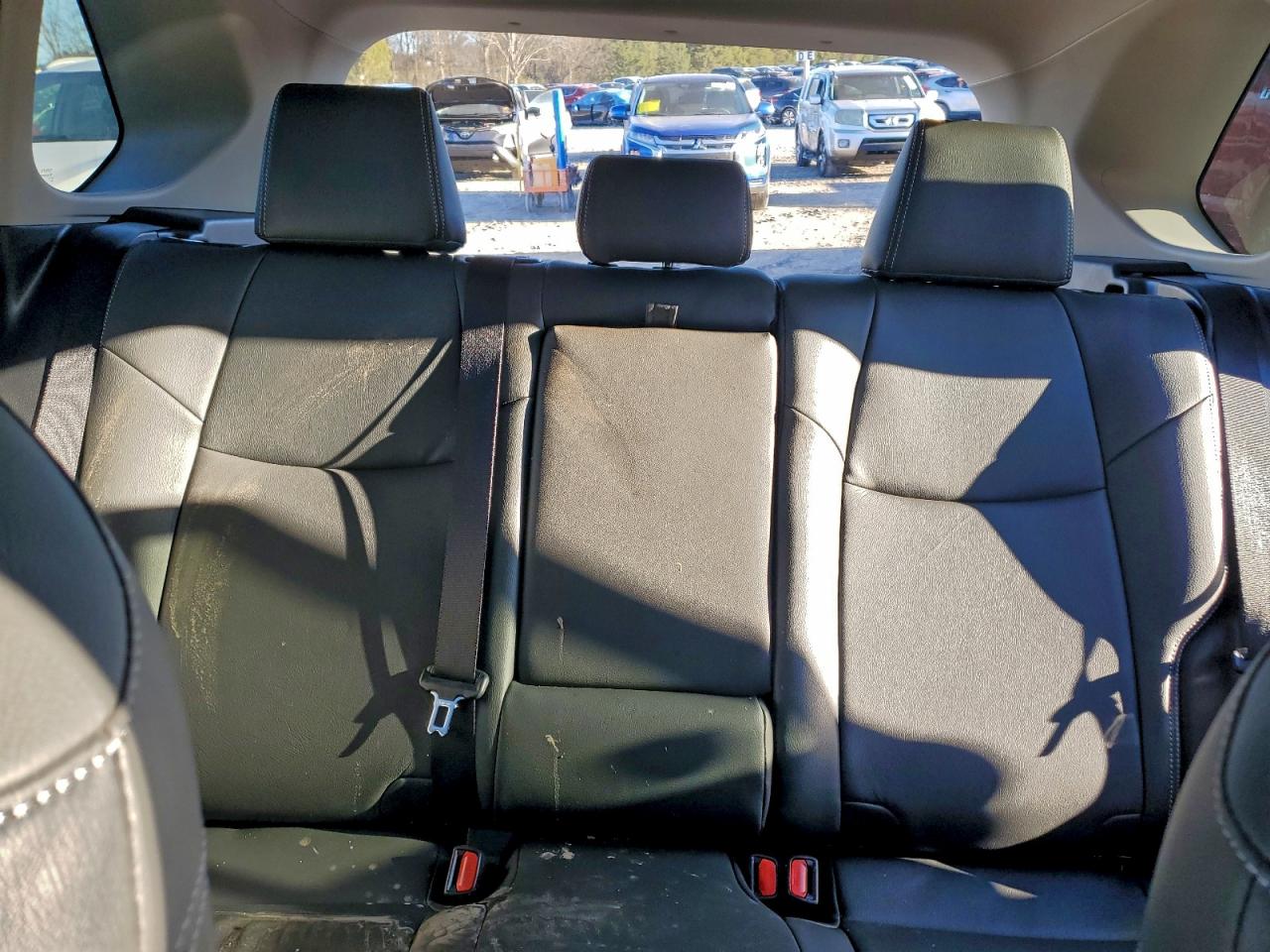 2025 TOYOTA RAV4 XLE photo 19