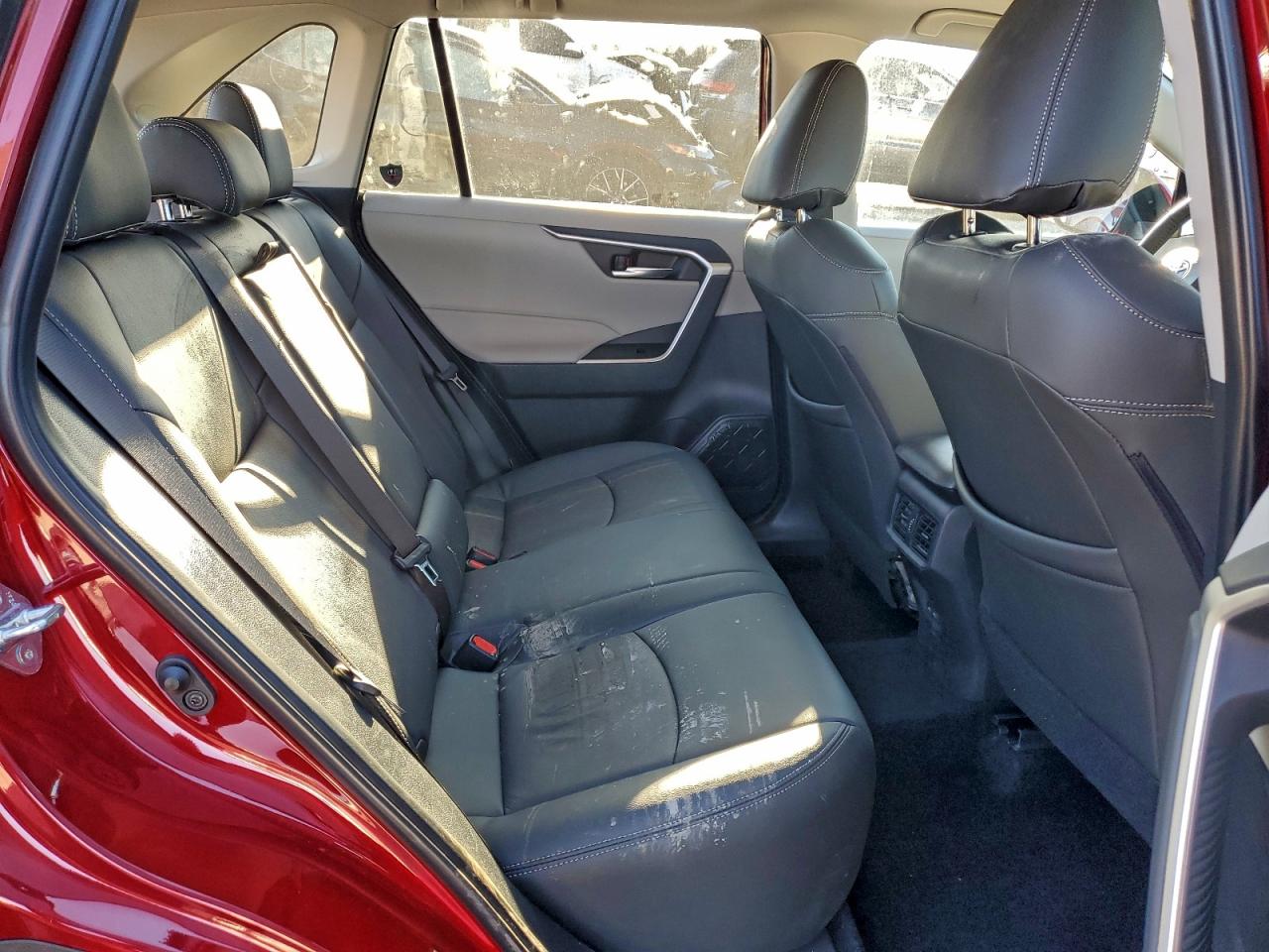 2025 TOYOTA RAV4 XLE photo 21