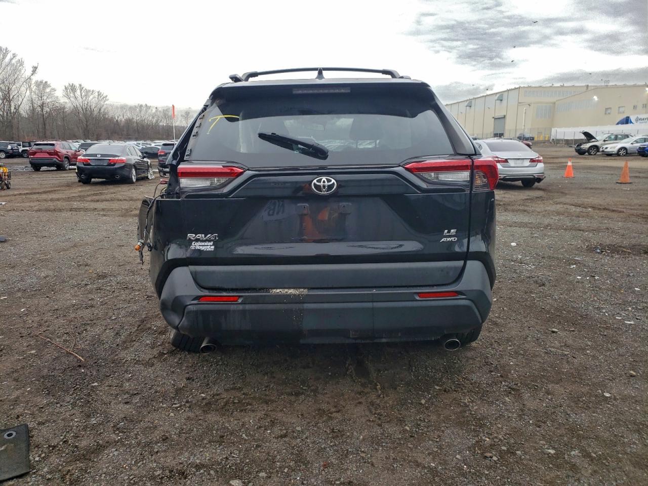2021 TOYOTA RAV4 LE photo 11