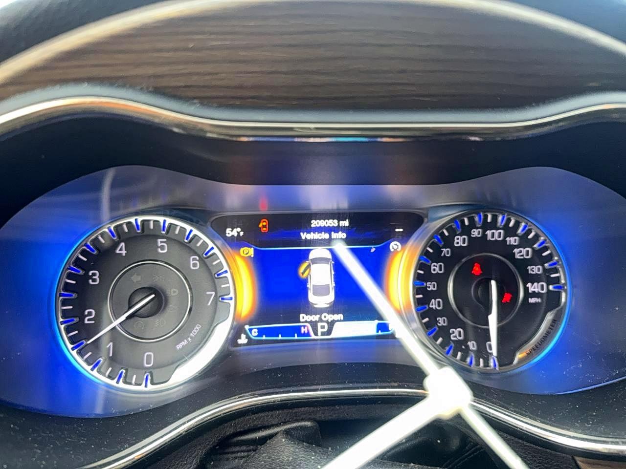 2015 CHRYSLER 200 C photo 9