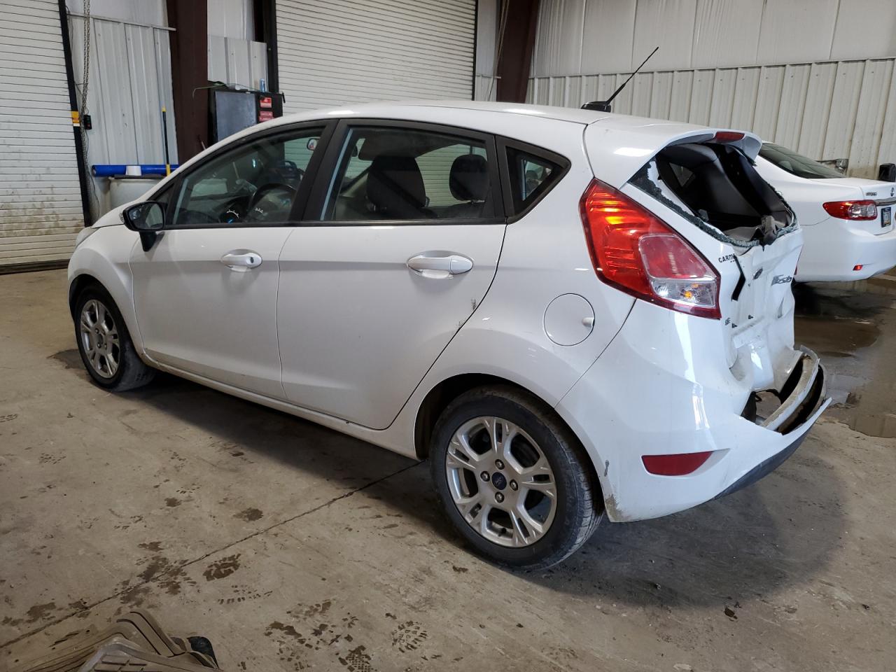 2015 FORD FIESTA SE photo 2