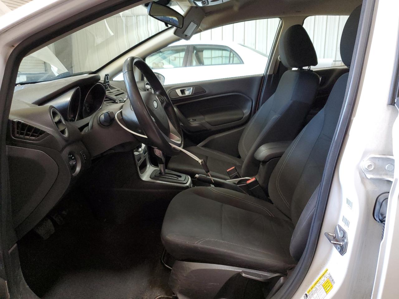 2015 FORD FIESTA SE photo 7