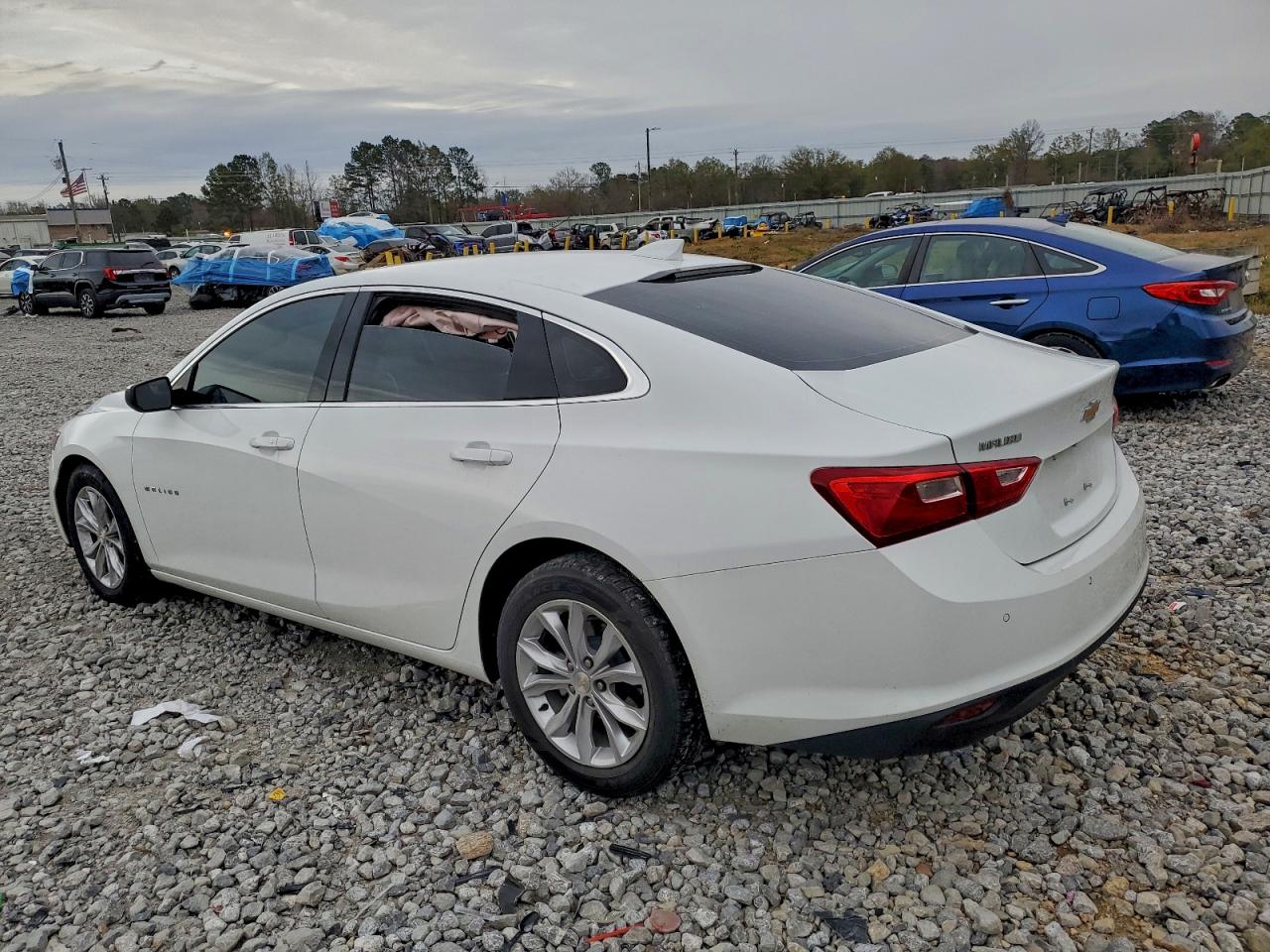 2024 CHEVROLET MALIBU LT photo 2