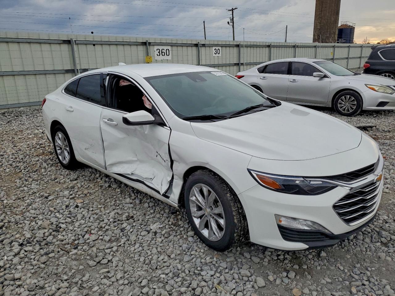 2024 CHEVROLET MALIBU LT photo 4