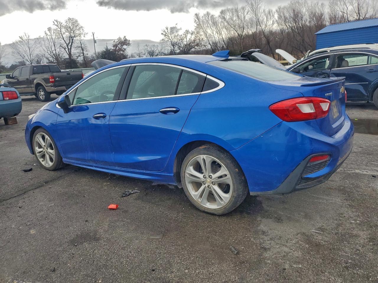 2017 CHEVROLET CRUZE PREMIER photo 2