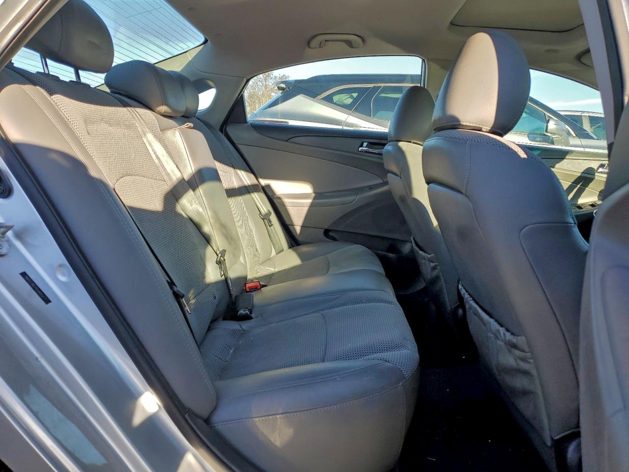 2013 HYUNDAI SONATA SE photo 10