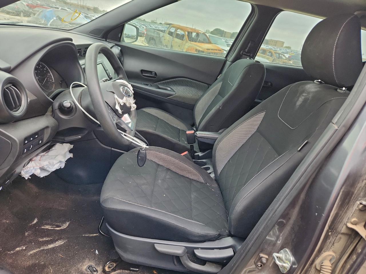 2020 NISSAN KICKS S photo 19