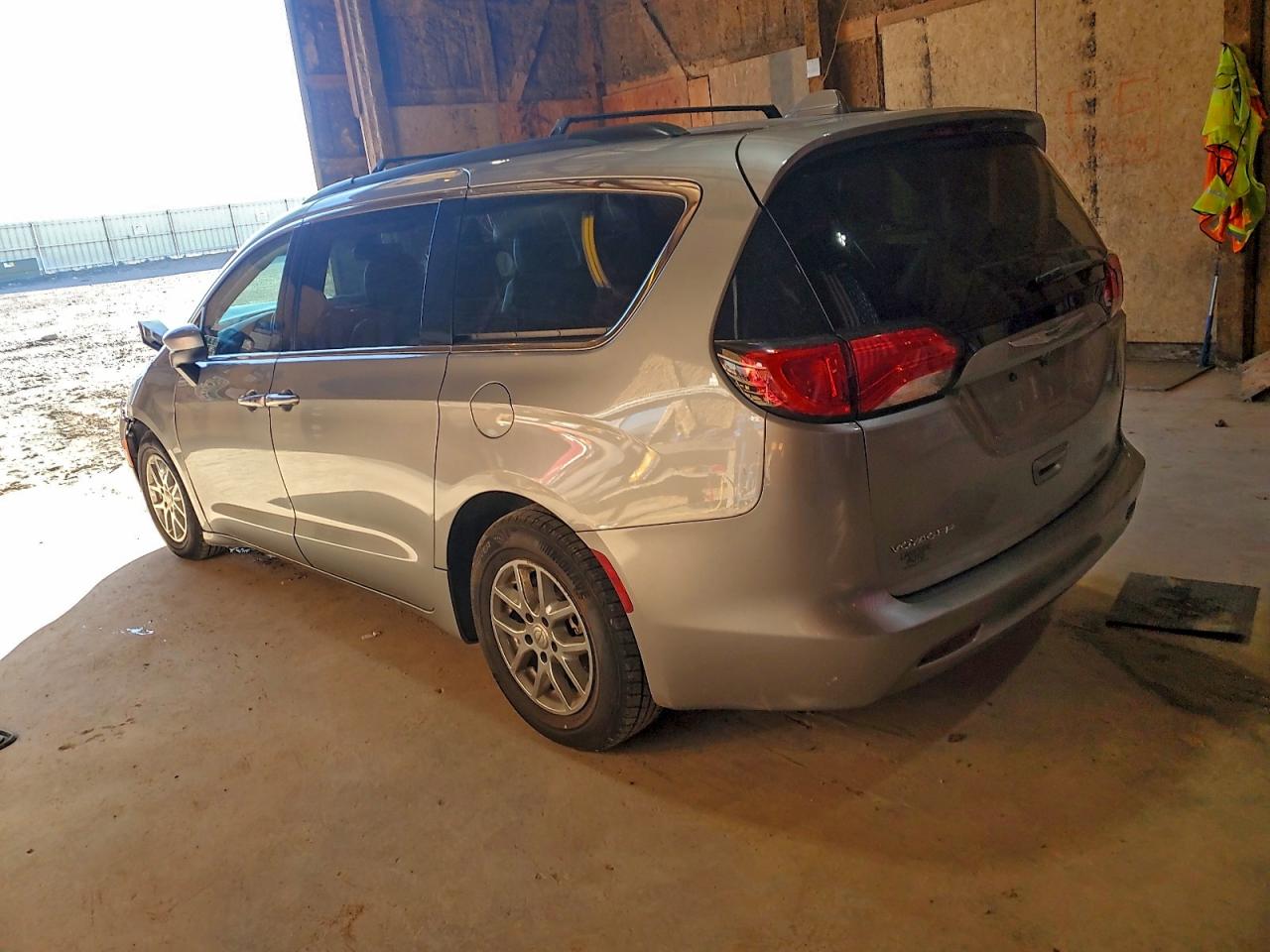 2020 CHRYSLER VOYAGER LXI photo 4
